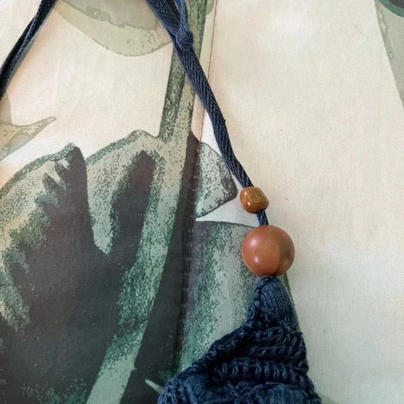 Cute halter top. - Picture 3 of 4